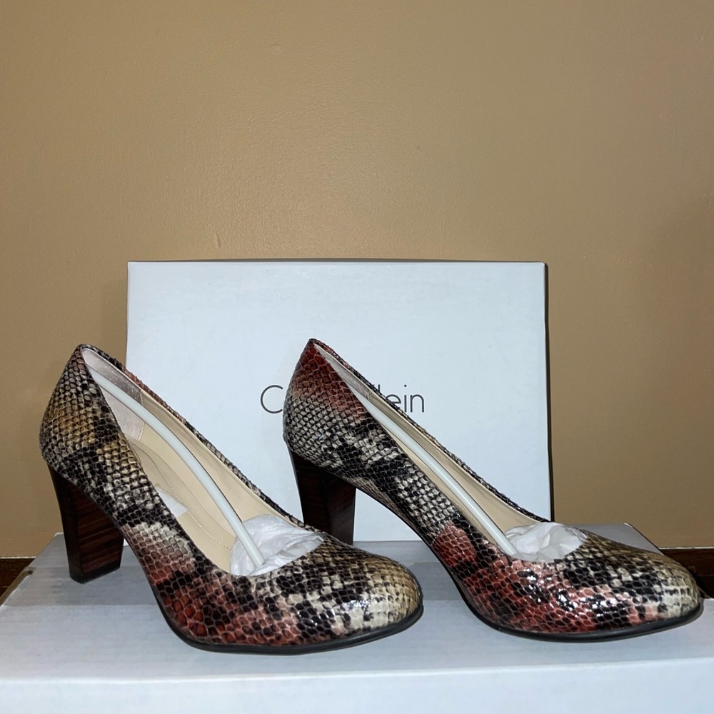 🌹Calvin Klein Women's Snakeskin Pumps - Multicolor